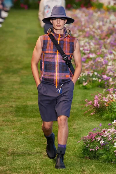 Look 44